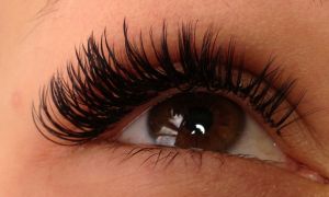 Преимущества и недостатки наращивания ресниц