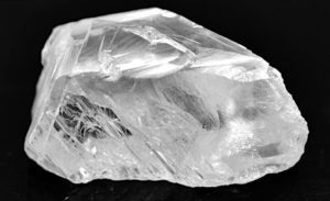 необработанный алмаз