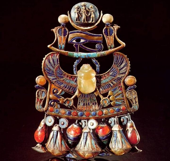 ливийское стекло в скарабее